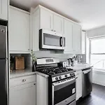 39-2 Renovated 3Br Prime Hudson Yards Area