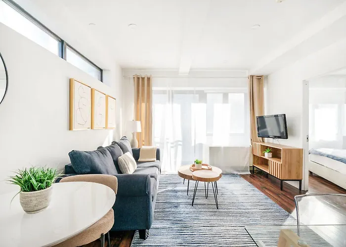 809-5A Gorgeous New 1Br Heart Of Midtown