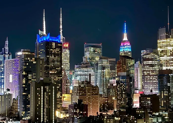 Midtown High Floor Fantastic Panoramic City View Corner 2 Bedroom Apartment