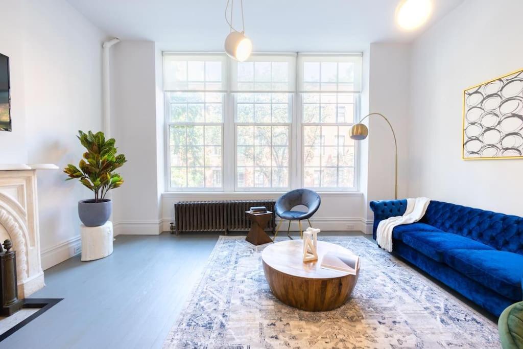 E10-2 Designer East Village Townhouse 1br W D * New York