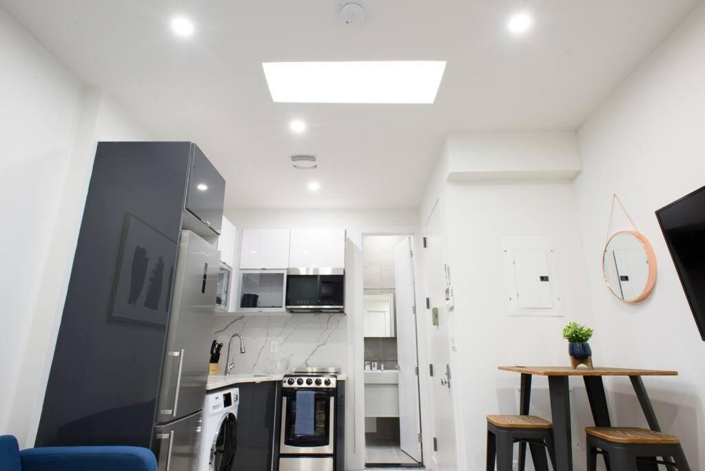 Appartement 78-4b New Quality 1br W&d In Unit Skylights New York