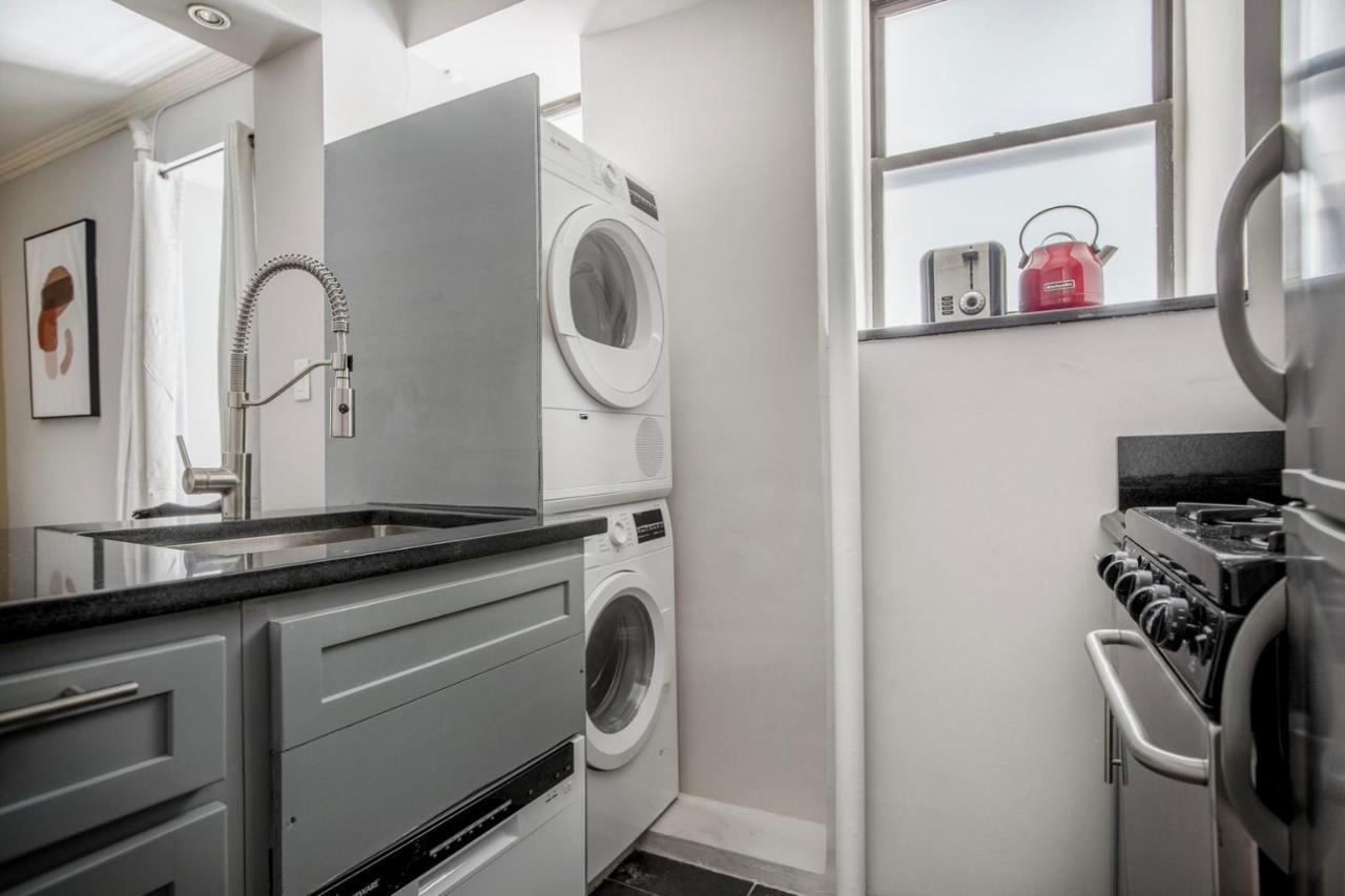 Soho 1br W Private Deck Wd Nr New Museum Nyc-1104 Appartement New York