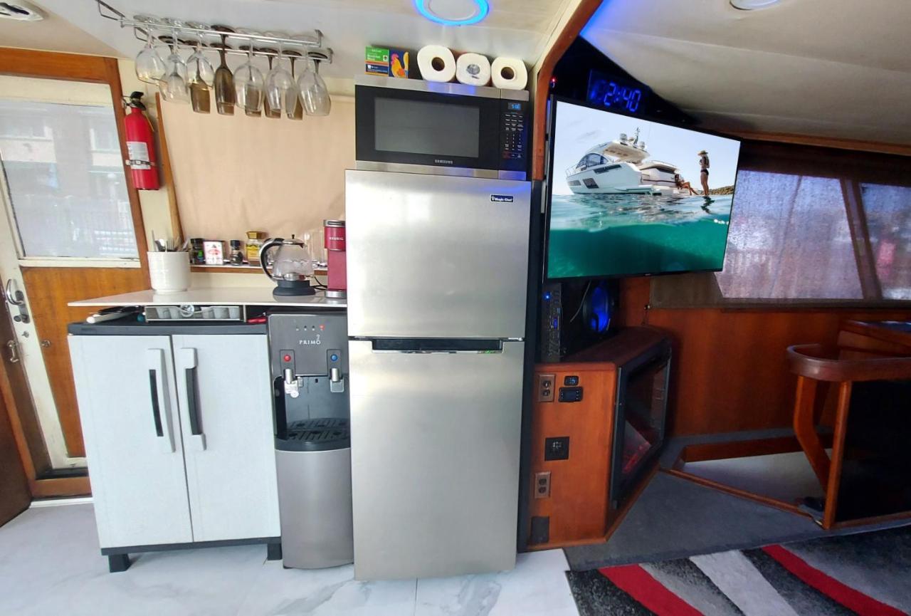 Bateau-hôtel Oceanfront 3-decks @ Yacht *
