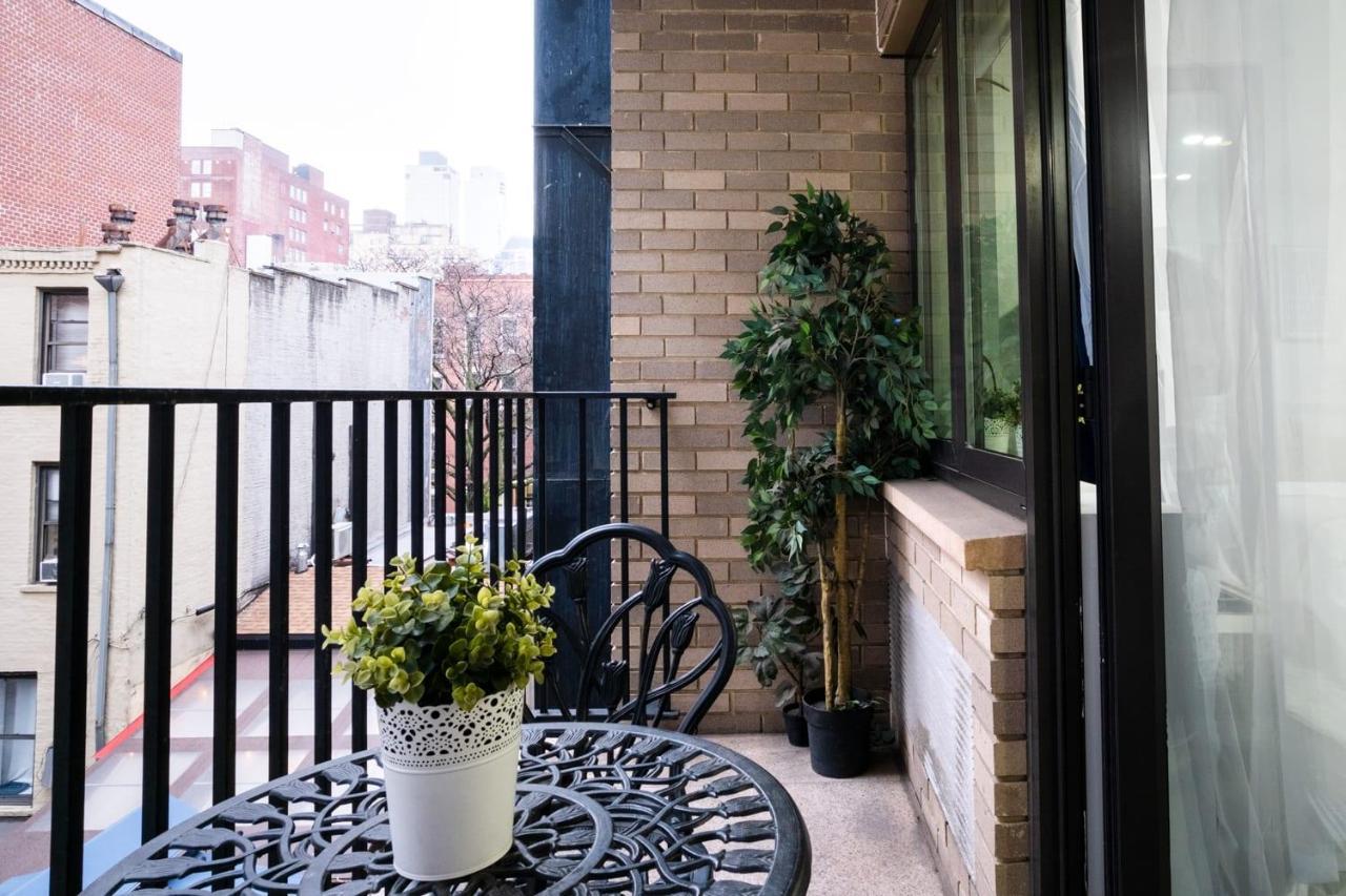 809-3b Columbus Circle W D New Bldg Balcony *