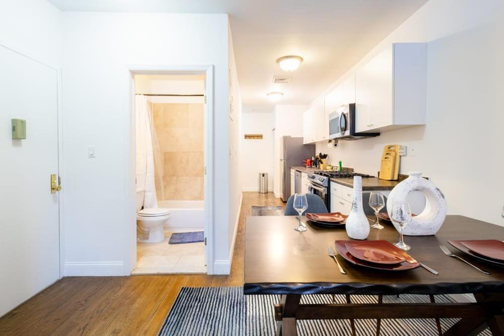 1435-2 3 Bedrooms 2bath W D Ues Appartement