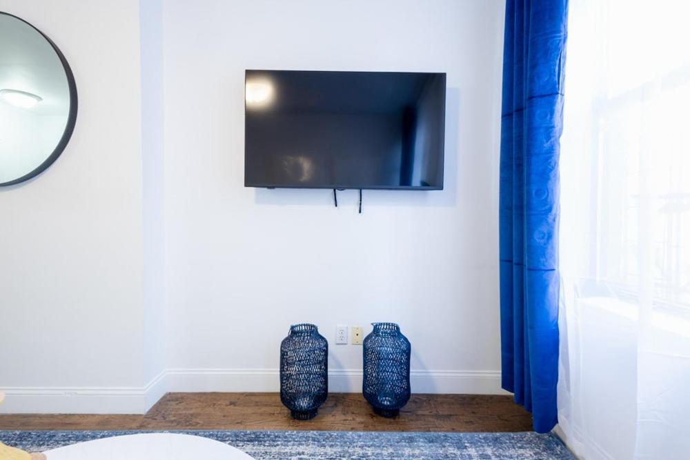 1435-2 3 Bedrooms 2bath W D Ues *