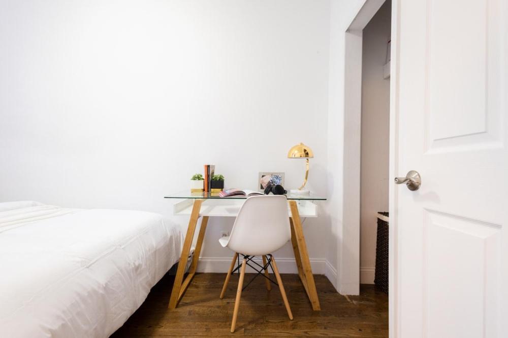 1435-2 3 Bedrooms 2bath W D Ues *