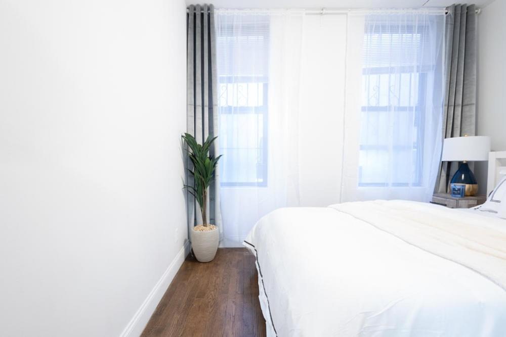 1435-2 3 Bedrooms 2bath W D Ues *
