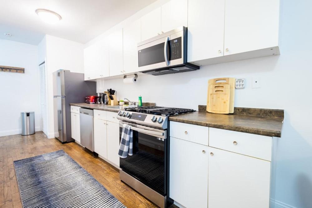 1435-2 3 Bedrooms 2bath W D Ues *