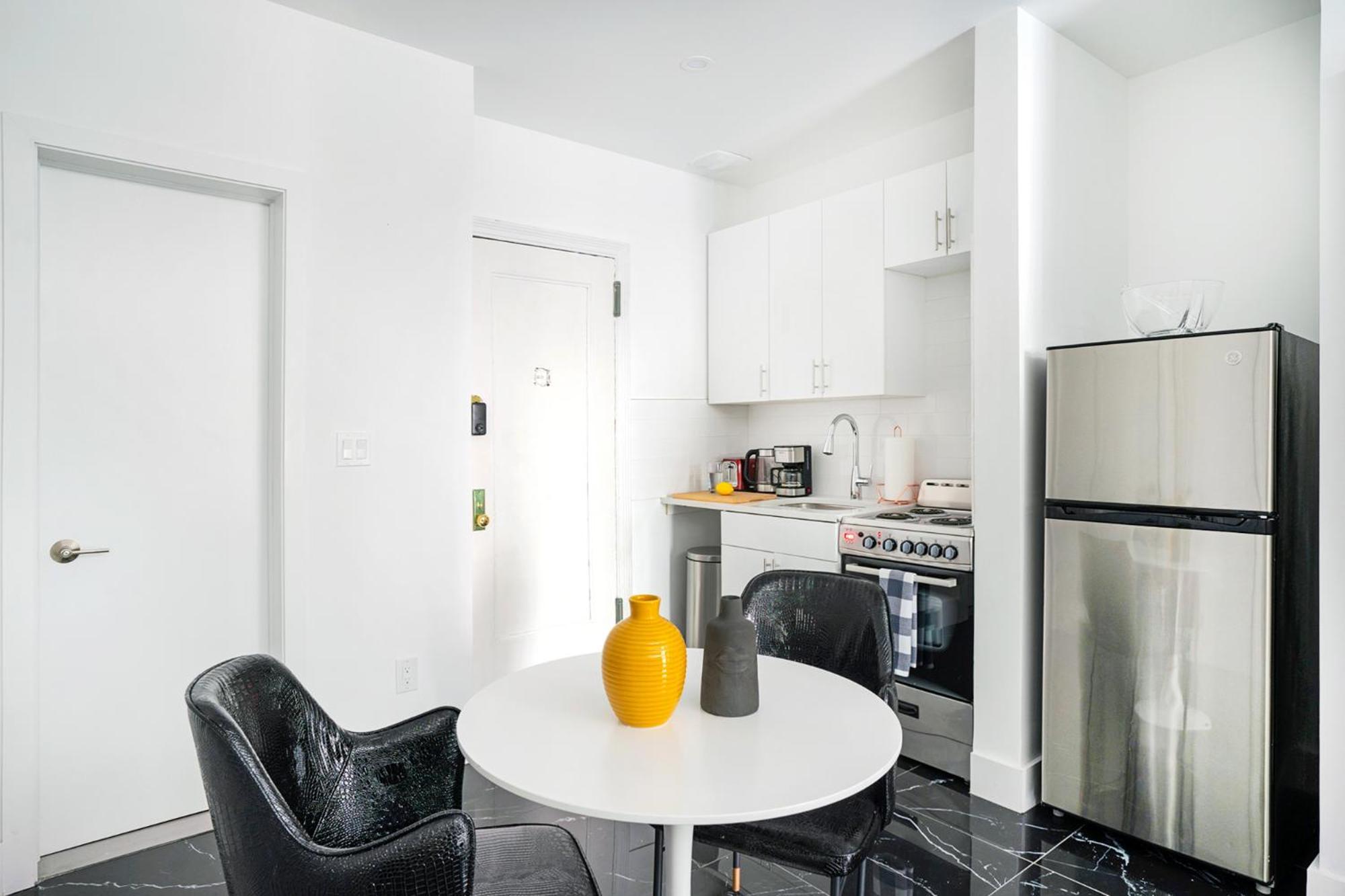 444-2c Newly Renovated 1br In Hell's Kitchen Appartement New York