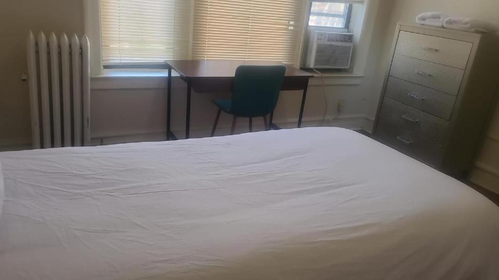 C1 Crown 3 Bedrooms New York
