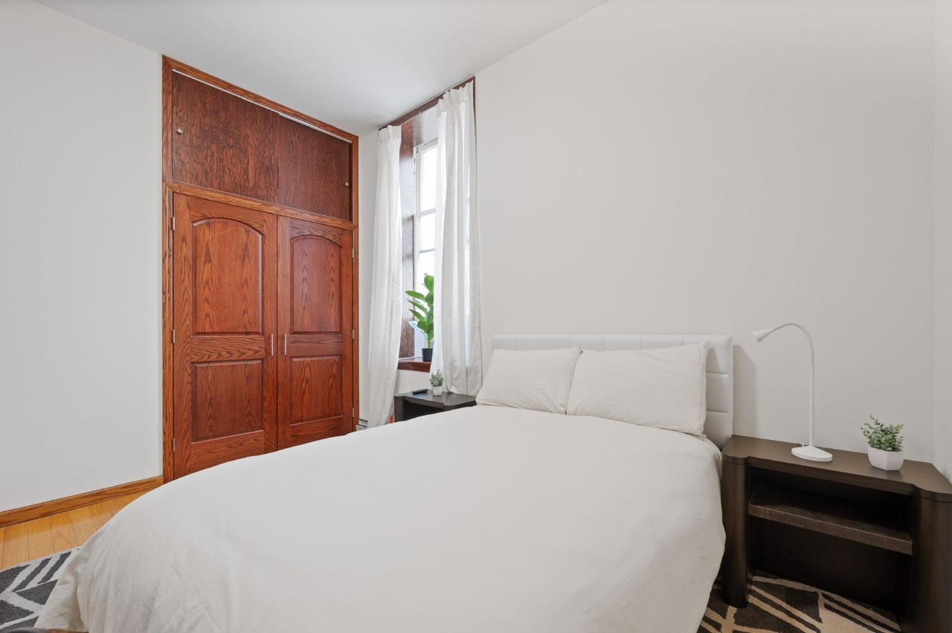 Massive Soho Loft 5bedrooms 2 Baths - 2500 Sqft Hotel
