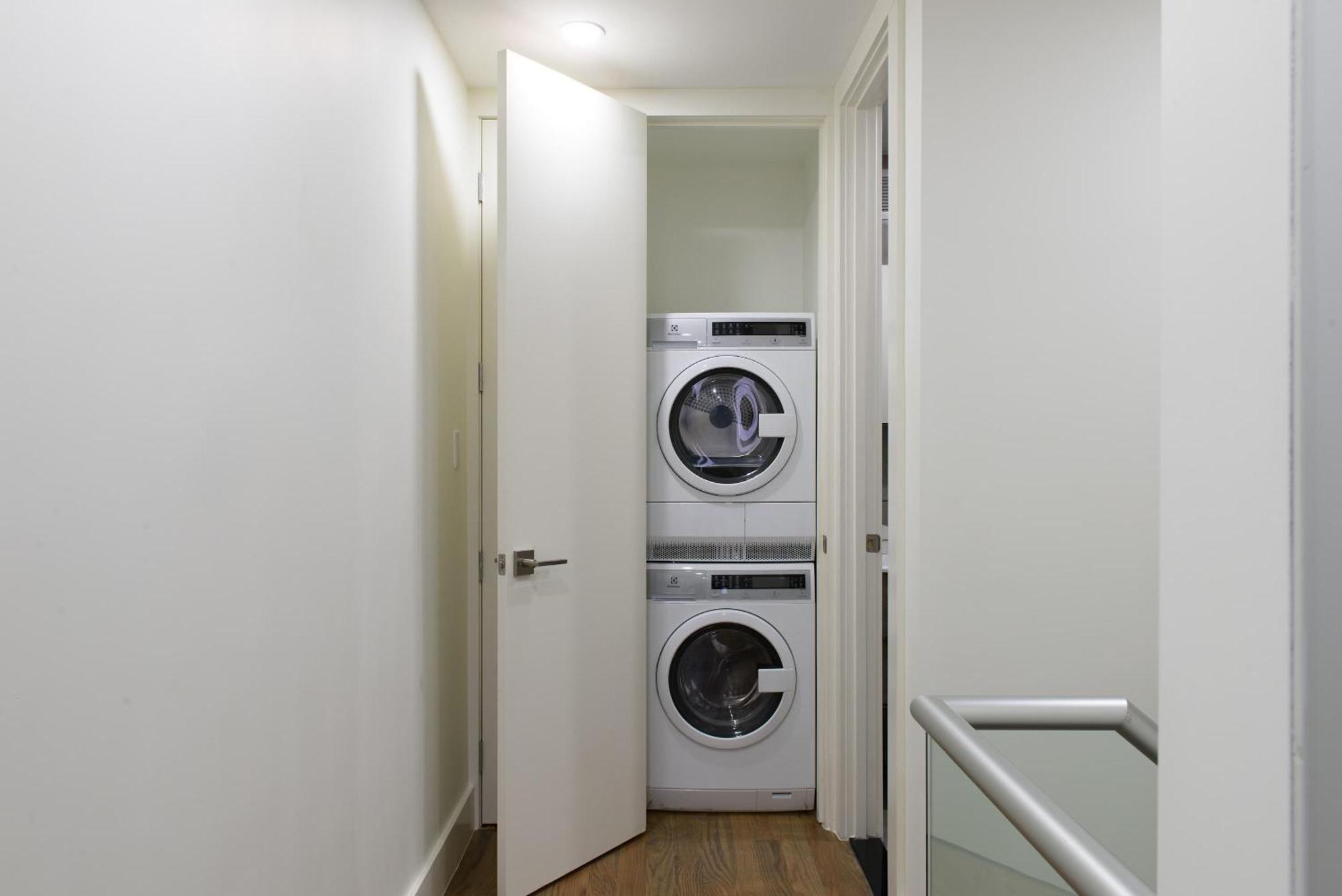 Appartement 75-3c Brand New Duplex 3br W D In The Unit *