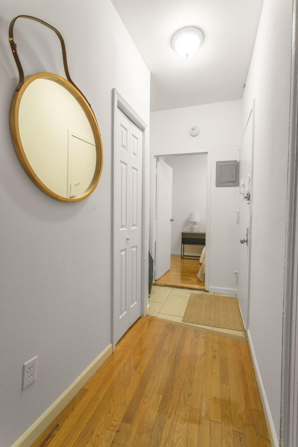 Chic 3br With 3 Beds And 1 Bath Steps From The Vibrant Stone Street District * New York
