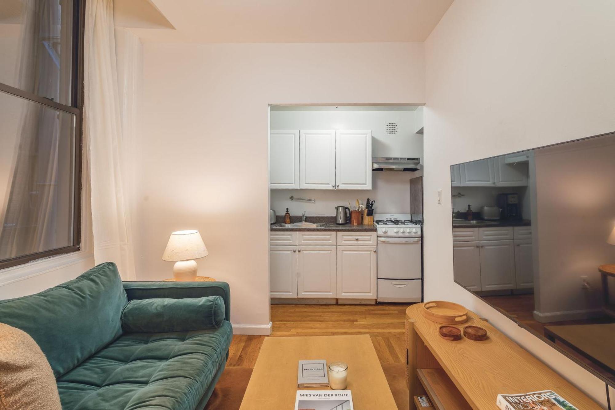 Chic 3br With 3 Beds And 1 Bath Steps From The Vibrant Stone Street District