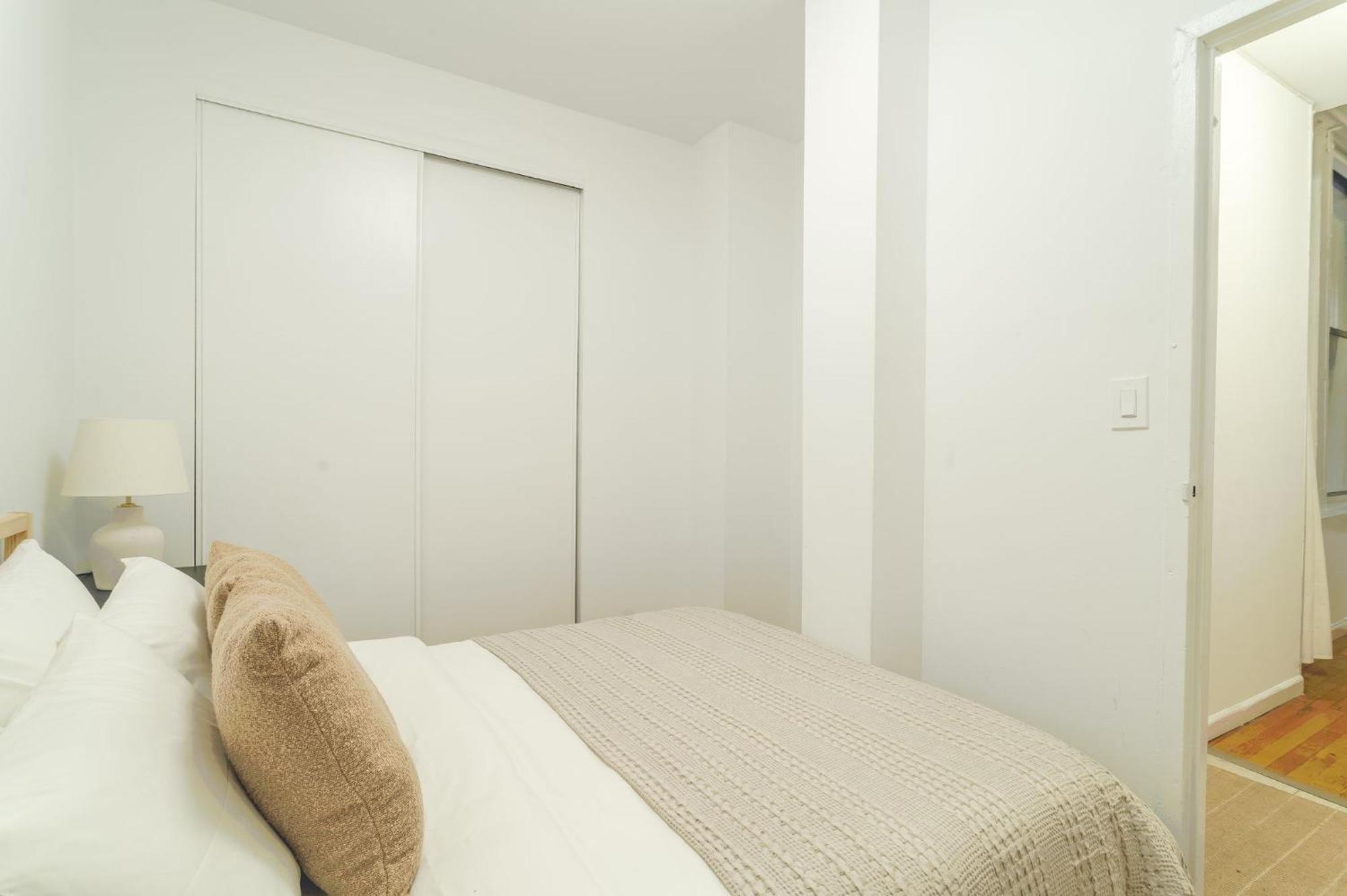 Chic 3br With 3 Beds And 1 Bath Steps From The Vibrant Stone Street District * New York