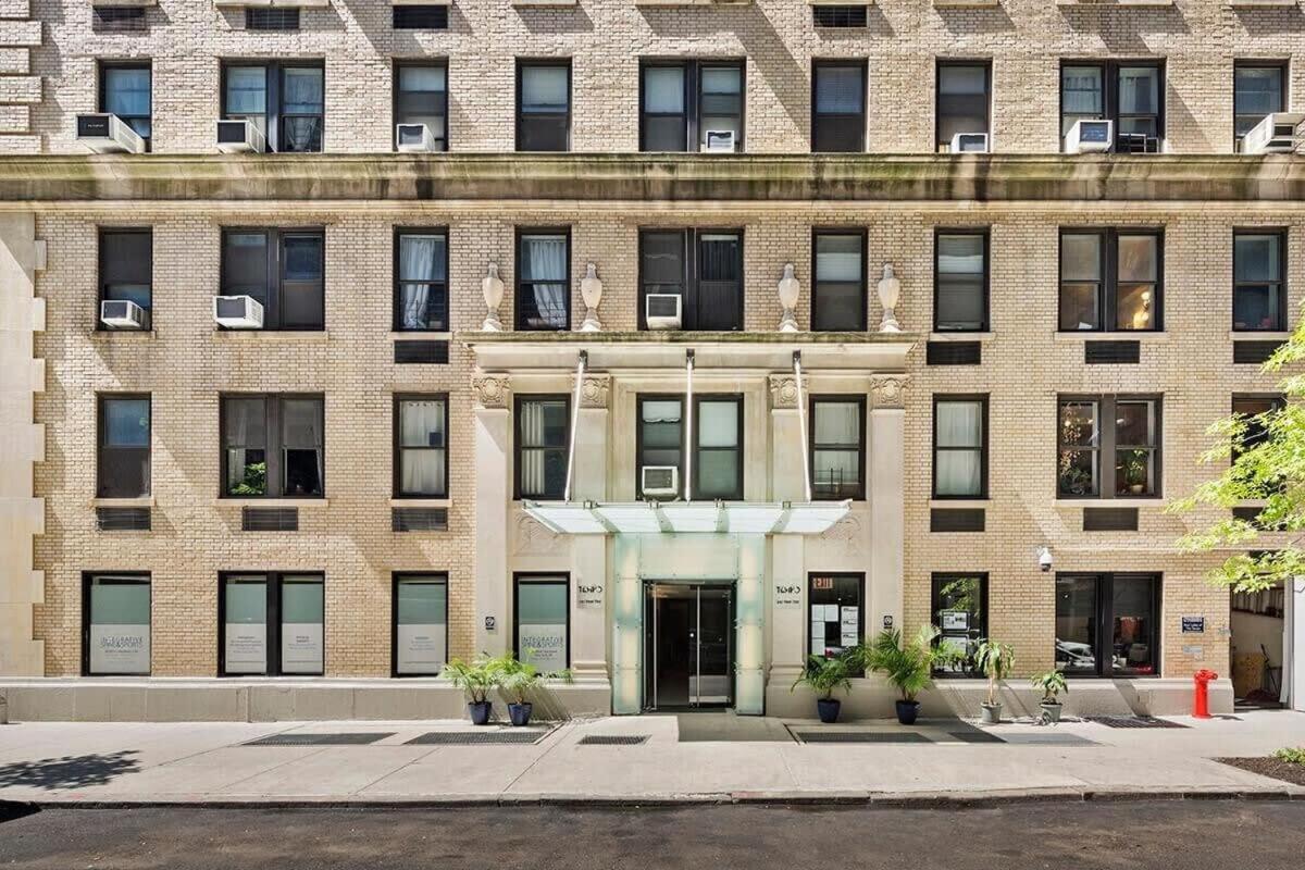 73-919 New Uws Doorman Gym Appartement New York