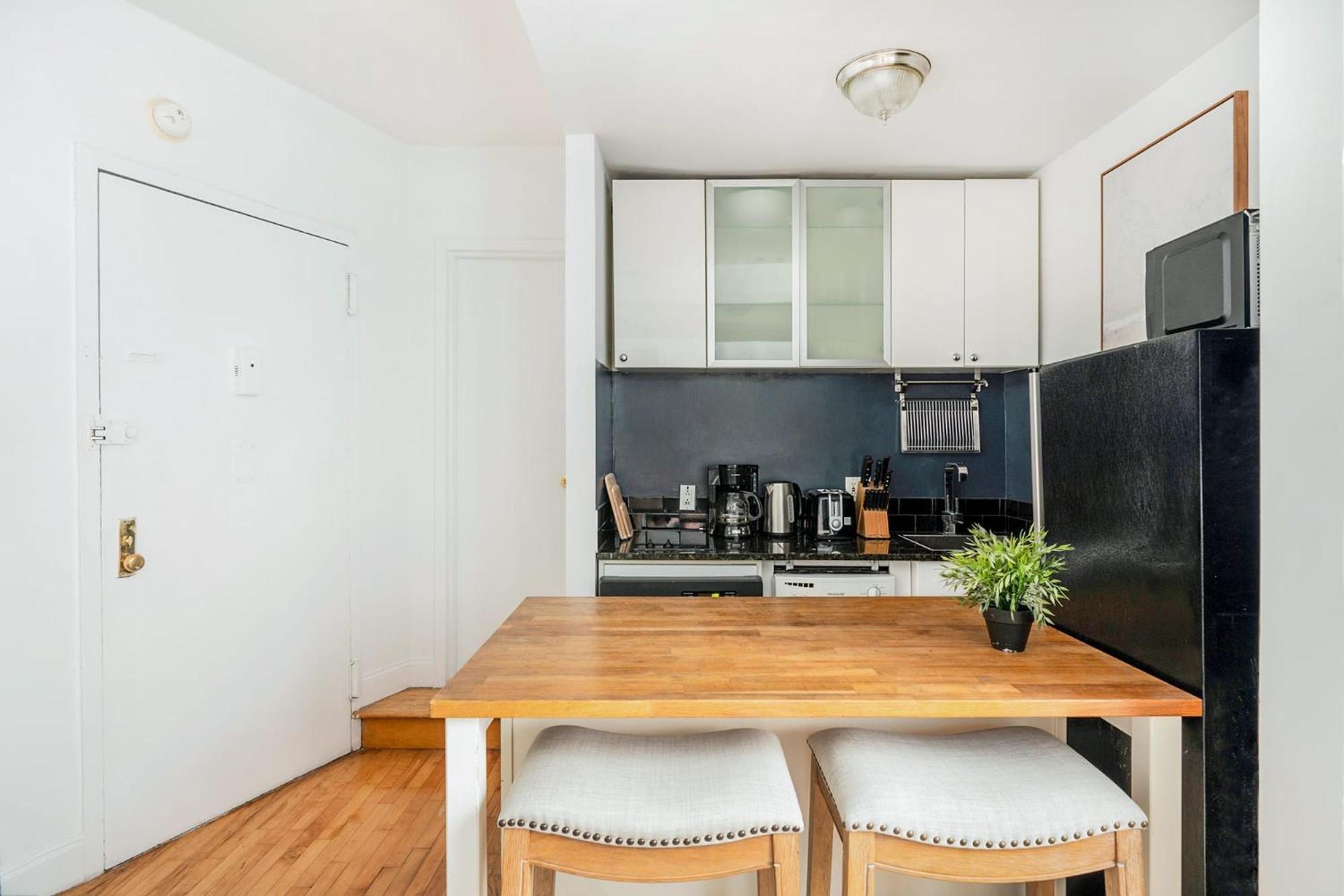 139-3e West Village 1br Value *