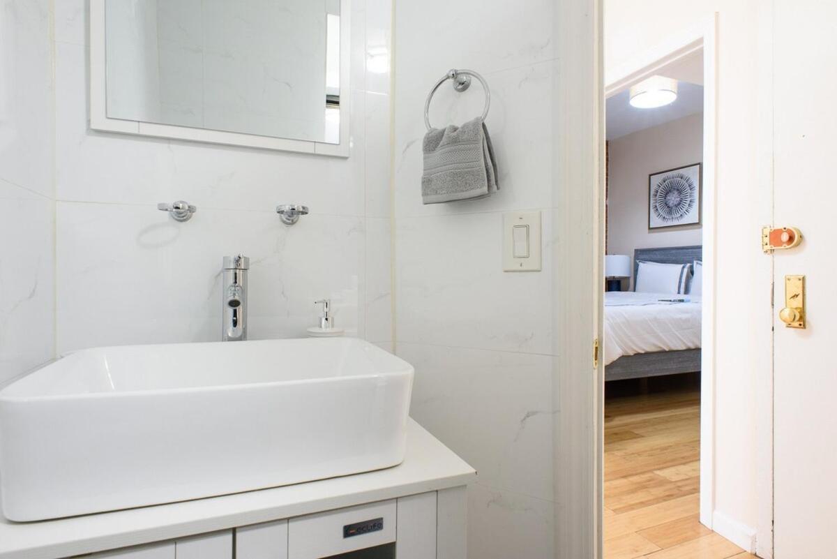 428-4r Prime Midtown Large 2 Bedroom Newly Furnished Appartement