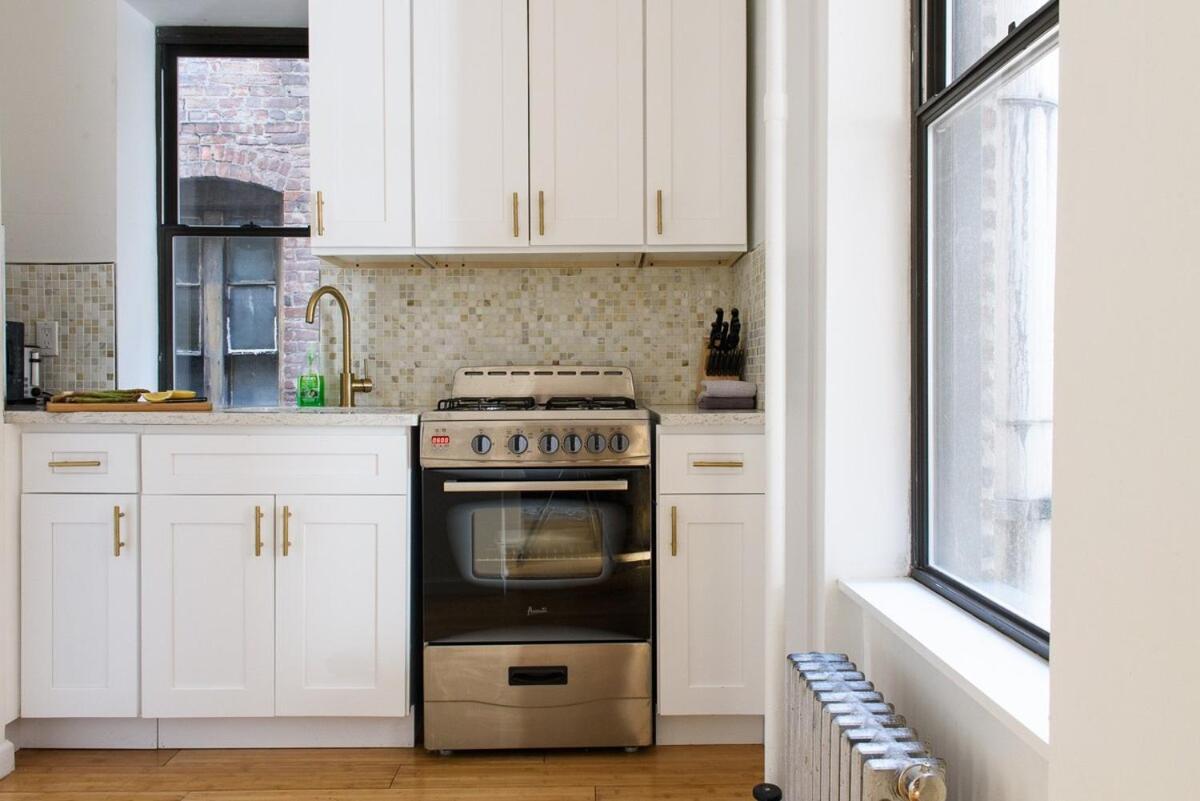 428-4r Prime Midtown Large 2 Bedroom Newly Furnished Appartement