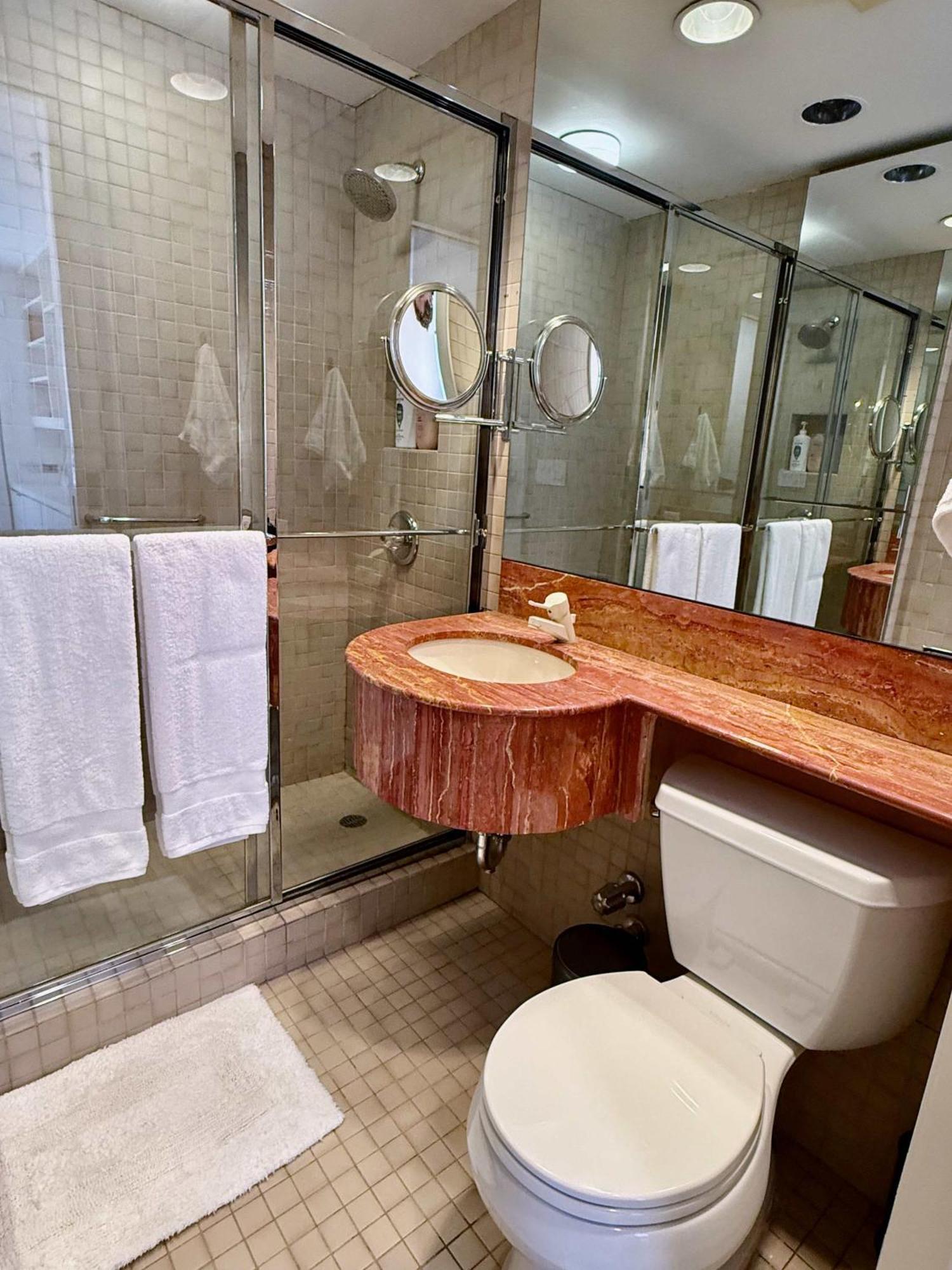 Private Beautiful Townhome W Zen Garden Hébergement de vacances