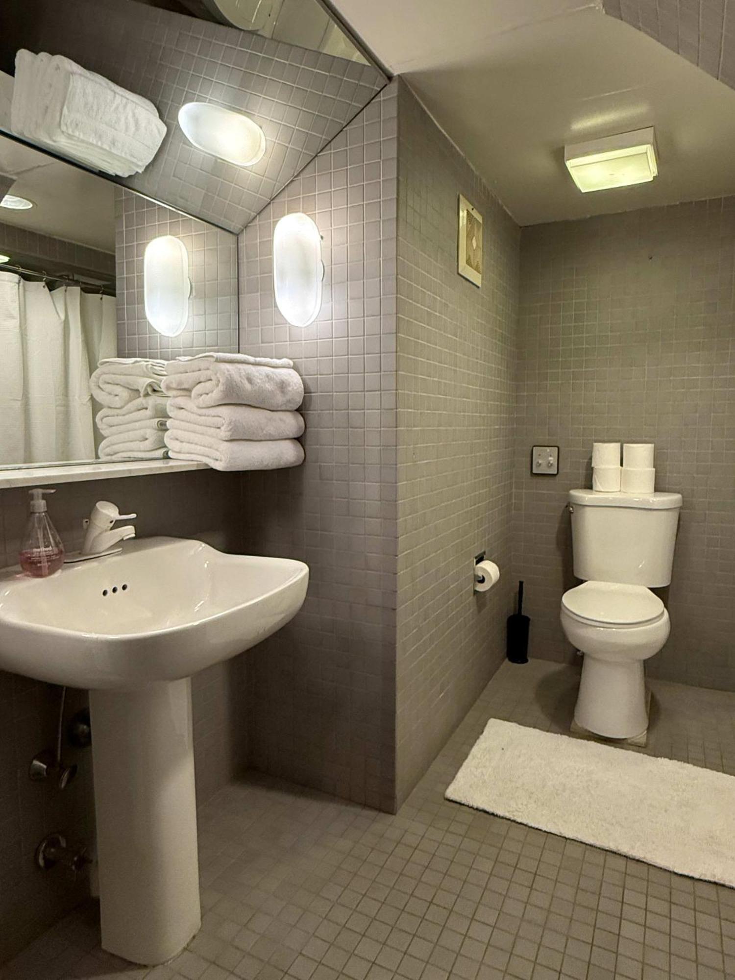 Private Beautiful Townhome W Zen Garden Hébergement de vacances *