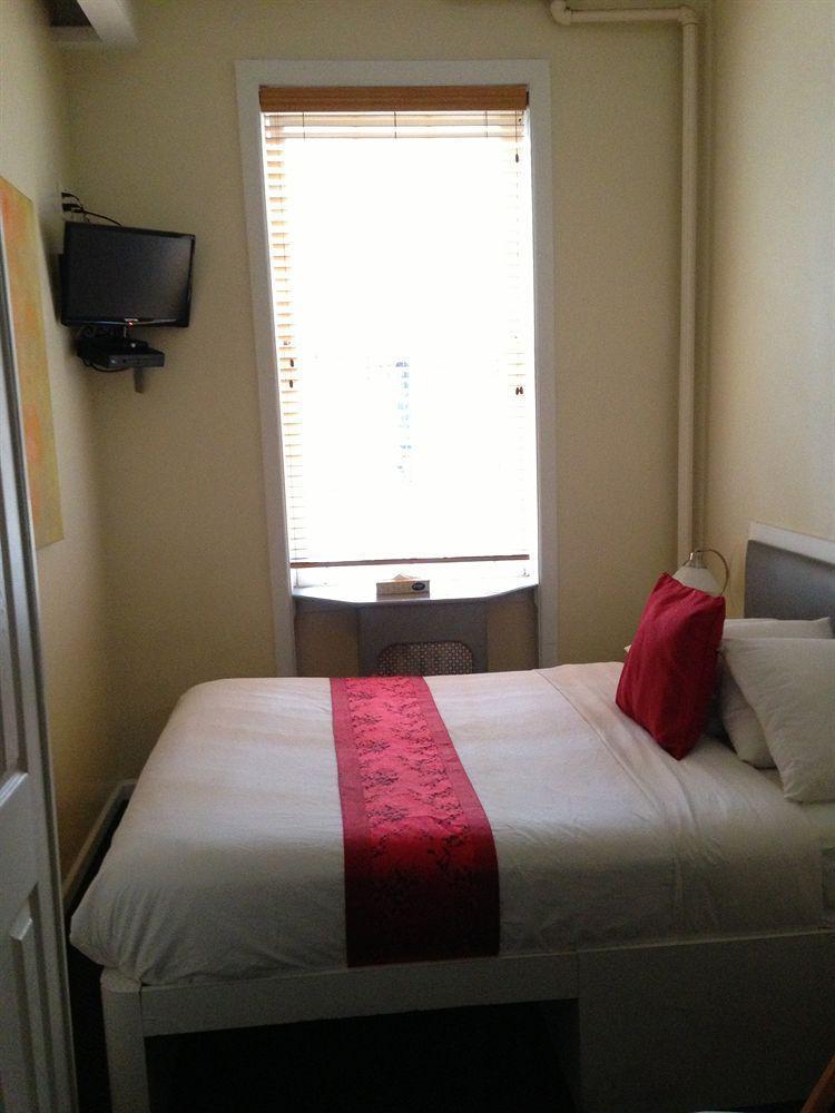 Colonial House Bed and breakfast 3*