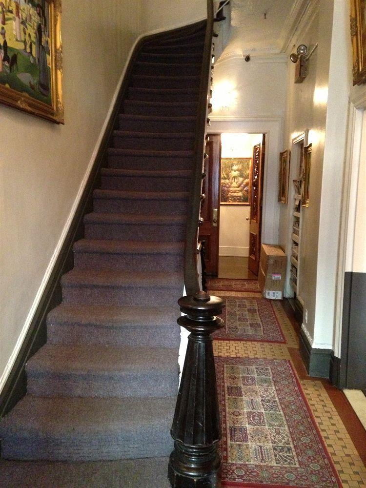 Colonial House Bed and breakfast 3*