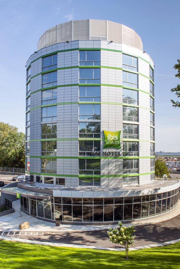 Hotel Ibis Styles New York Laguardia Airport 2*