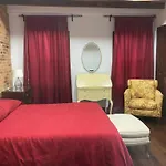 Cozy Bedroom With Bath And Separate Entrance