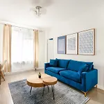 428-2E Newly Furnished 2Br Prime Midtown Sleeps 5