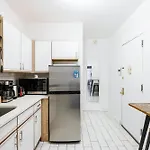 428-2E Newly Furnished 2Br Prime Midtown Sleeps 5