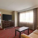 LaGuardia Plaza Hotel