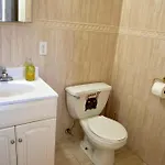 Brightonbeach3-Comfy Room-Close Ocean