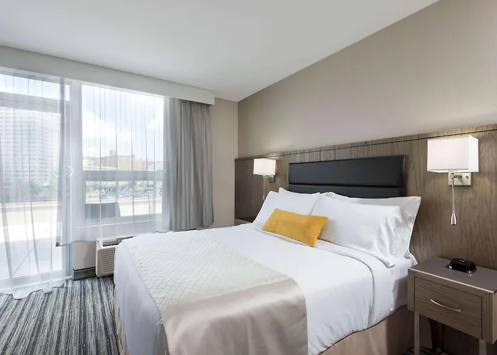 Wyndham Garden LaGuardia South