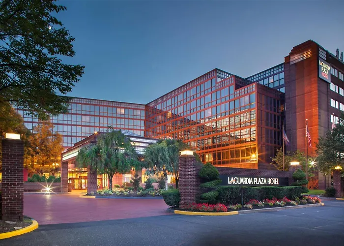 LaGuardia Plaza Hotel