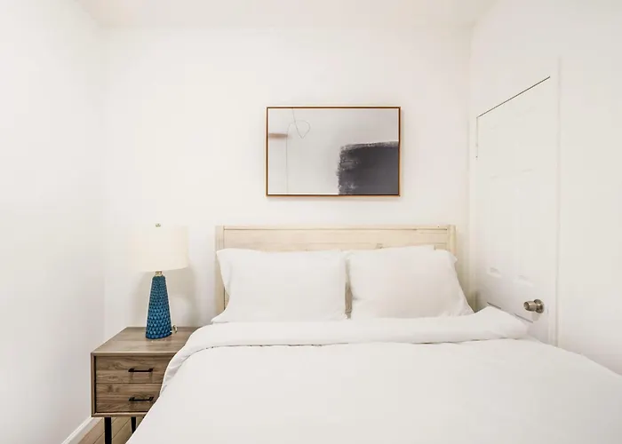 428-2E Newly Furnished 2Br Prime Midtown Sleeps 5