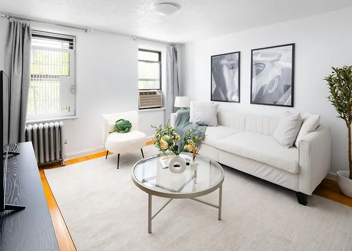 Spacious Apartment In Manhattan