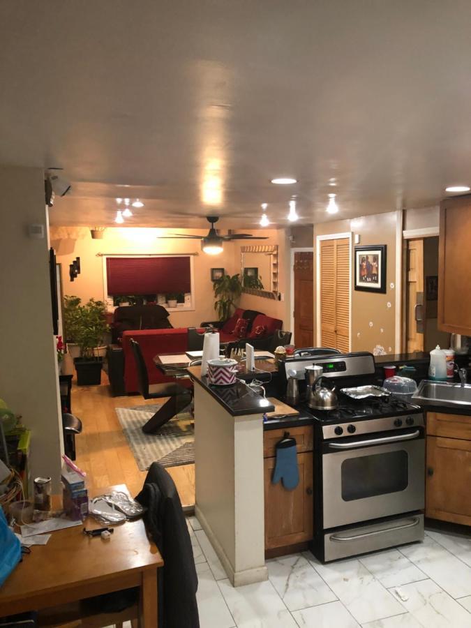 Homestay Brooklyn Blue House New York City
