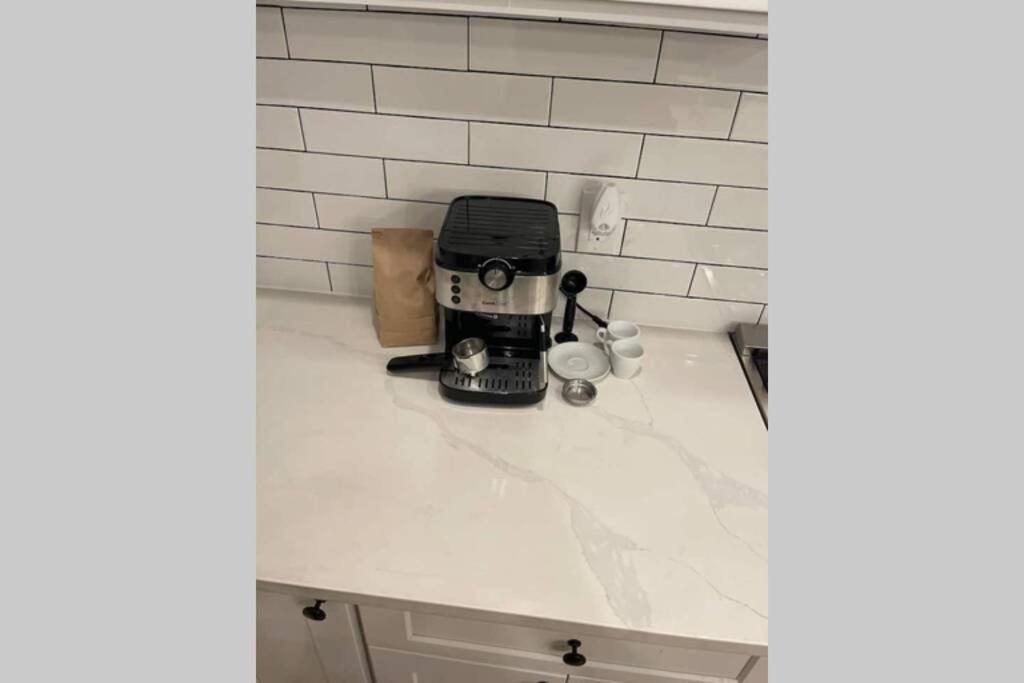 Private Gated House With Gym In Williamsburg Bk 10 Mins To Manhattan! Casa de férias