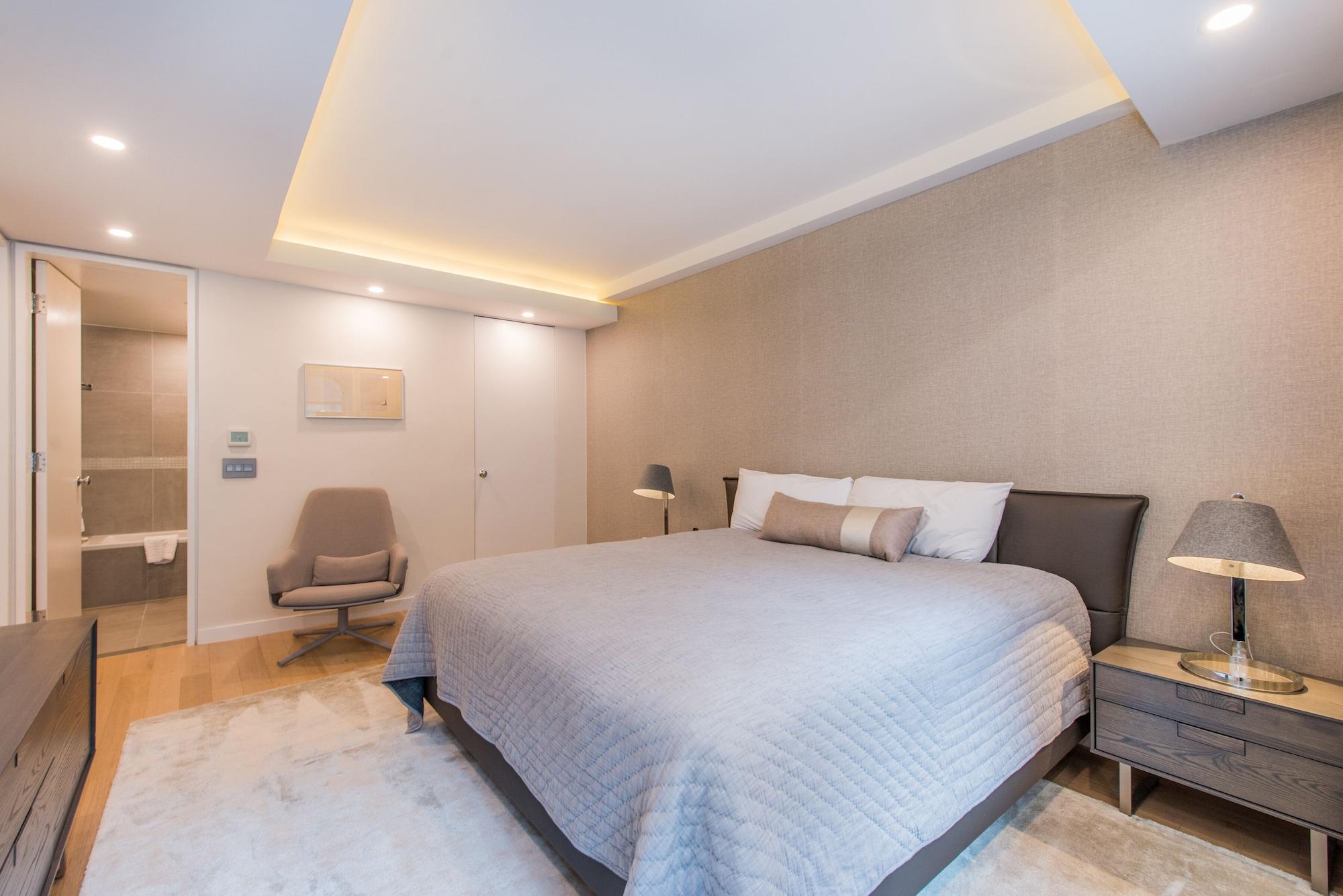 Lombardy Apartahotel