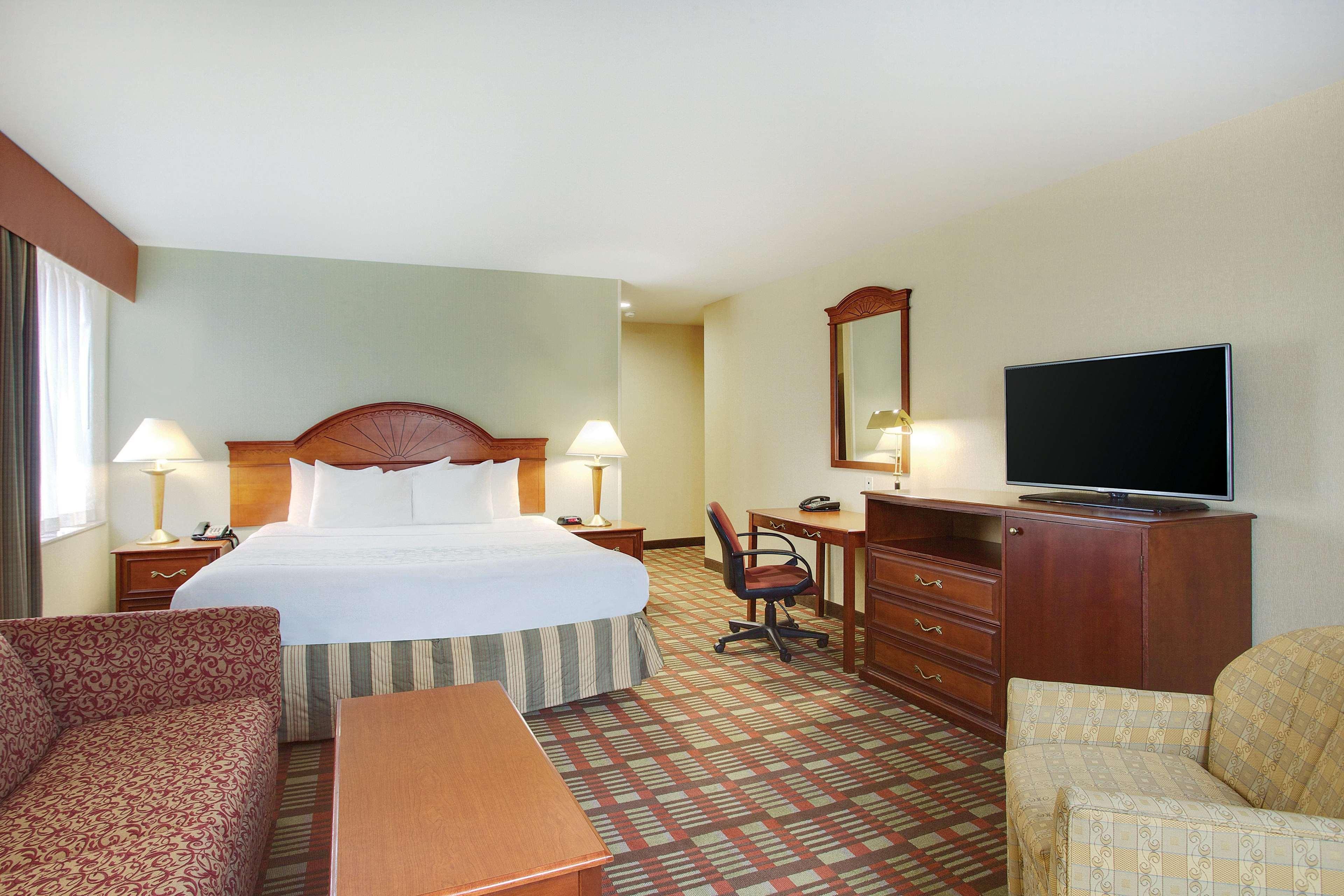 La Quinta By Wyndham Queens Hotel