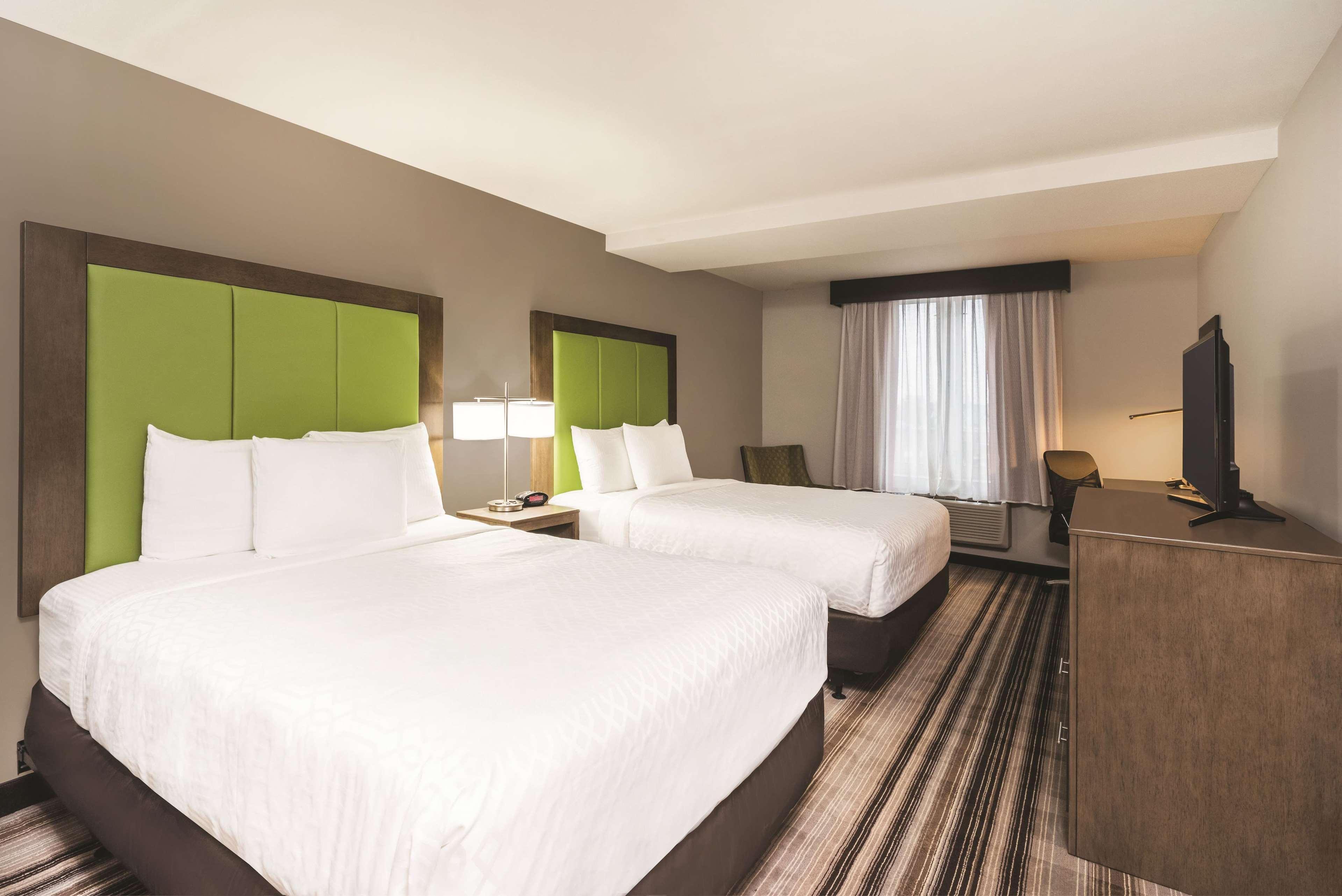 La Quinta By Wyndham Brooklyn Hotel