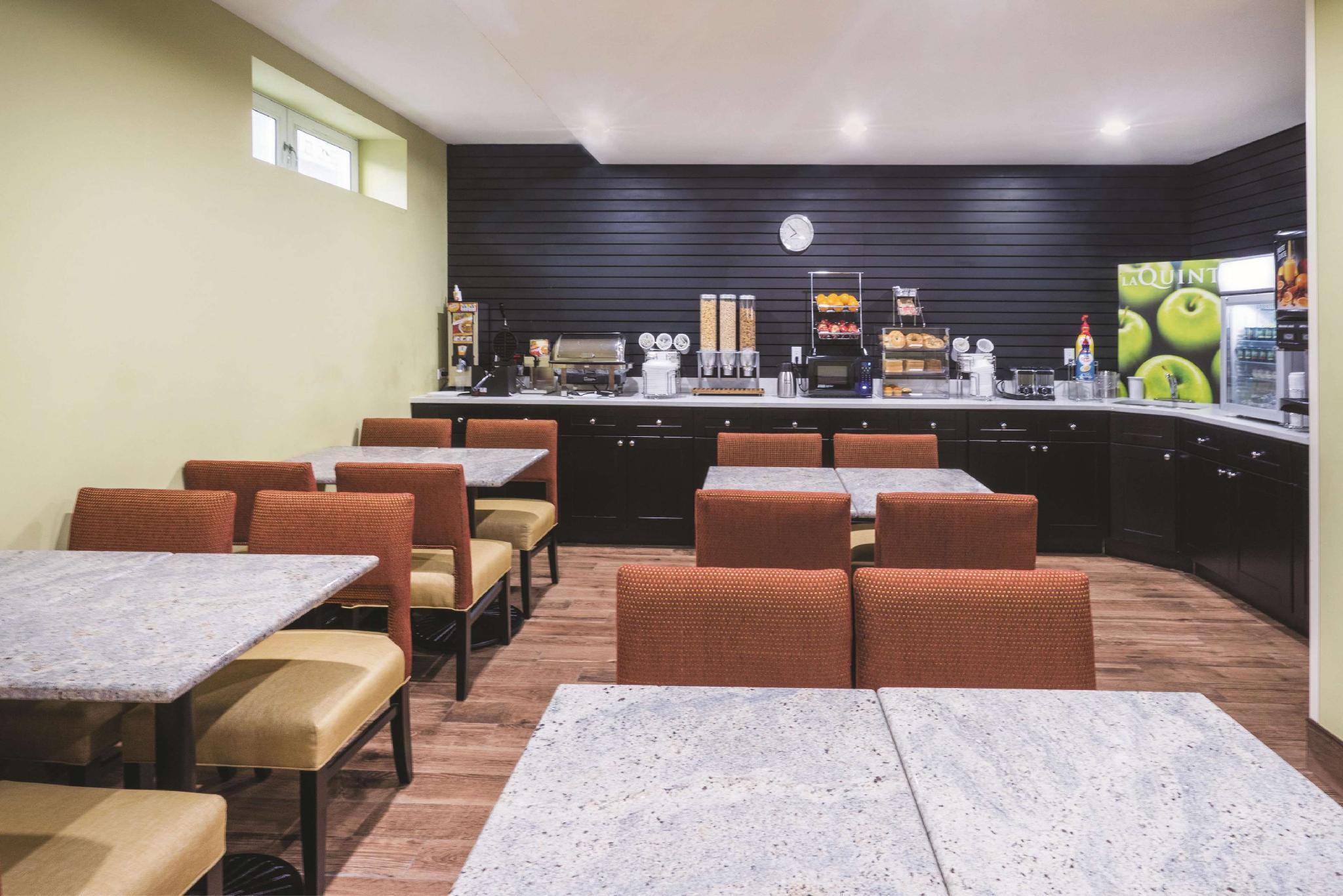 La Quinta By Wyndham Brooklyn Hotel