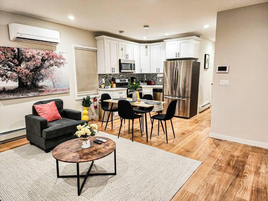 Ferienhaus A New Splash Of Color In The Heart Of Queens