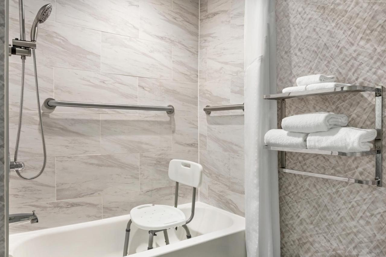 Lic - Laguardia West, An Ihg Nova York