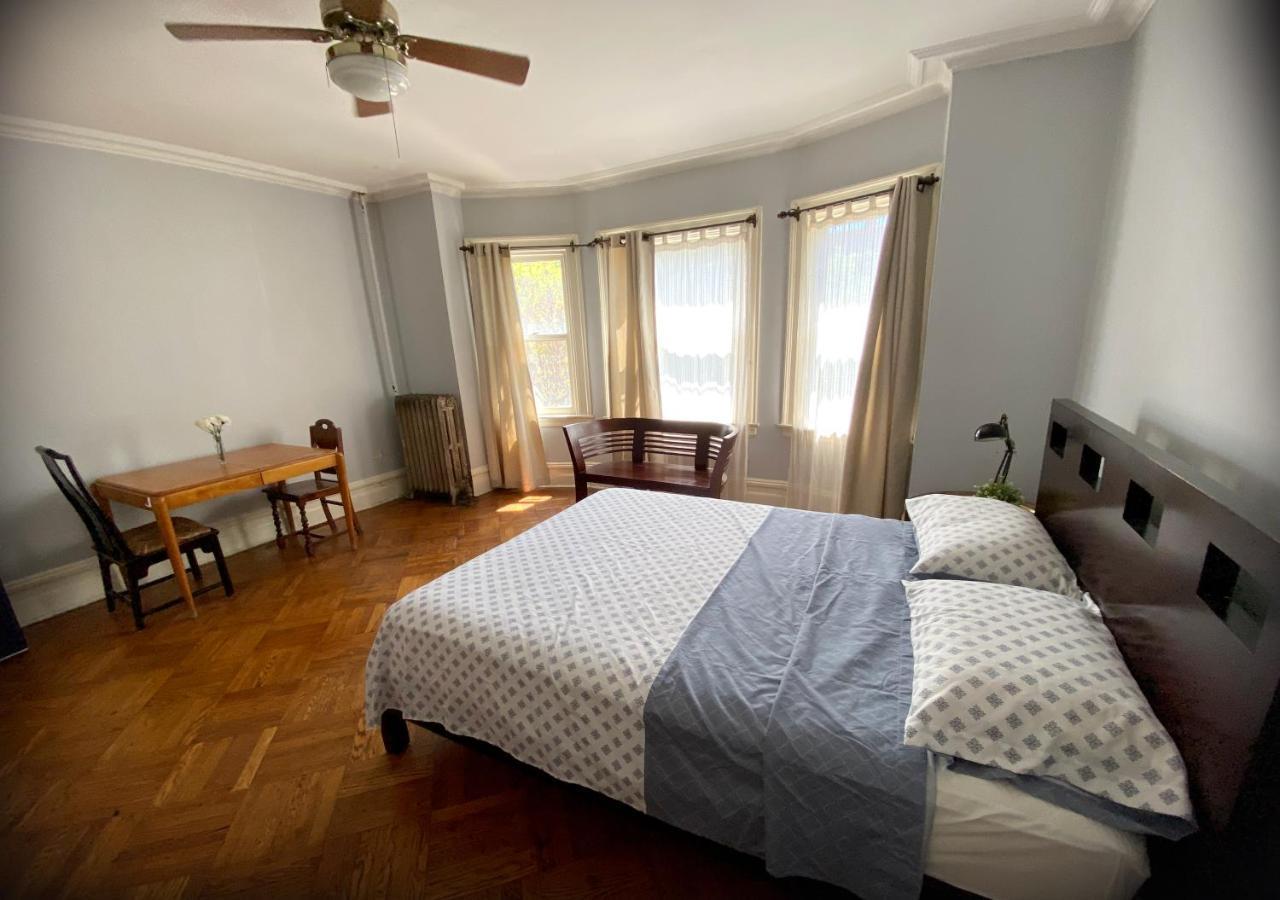 Spacious Bedroom In A Brooklyn House Shared With Host Séjour chez l'habitant *