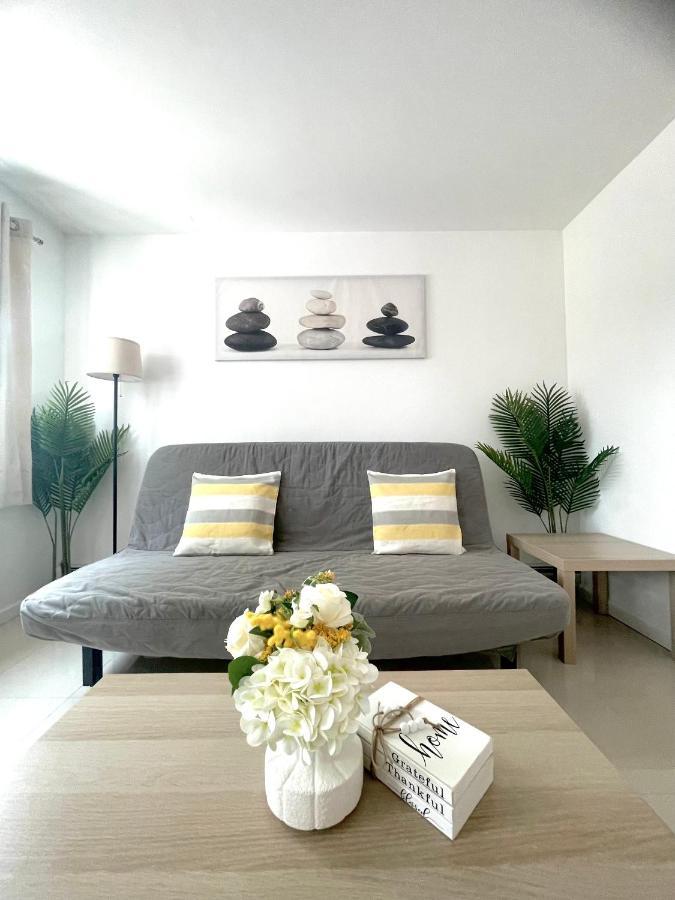 Brand New!!!with Balcony, Free Parking, 3 Minutes To Subway