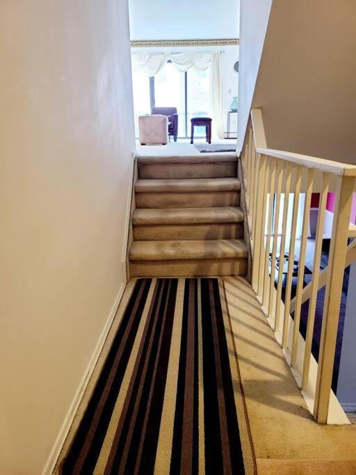 Appartement Spacious 3 Level Condo/townhouse, Free Parking.