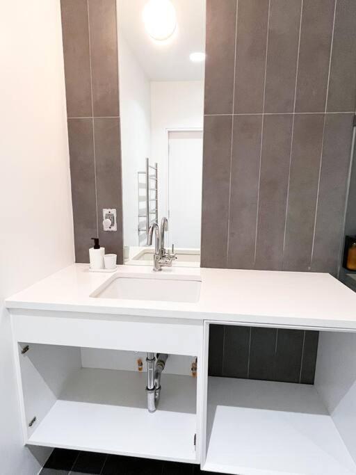 New Beautiful Modern One Bedroom In Brooklyn At Rem-casa Appartamento New York